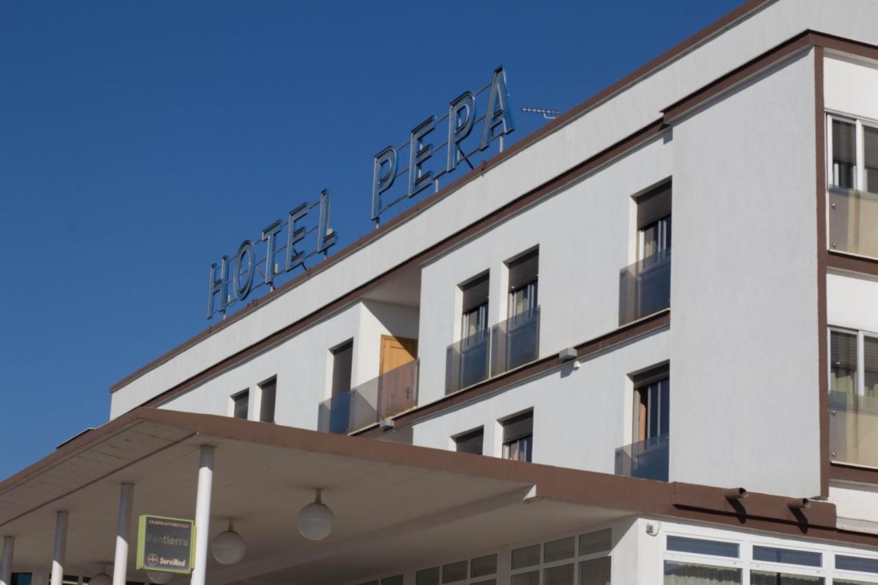 Hotel Pepa Villafranca de Ebro Exterior photo